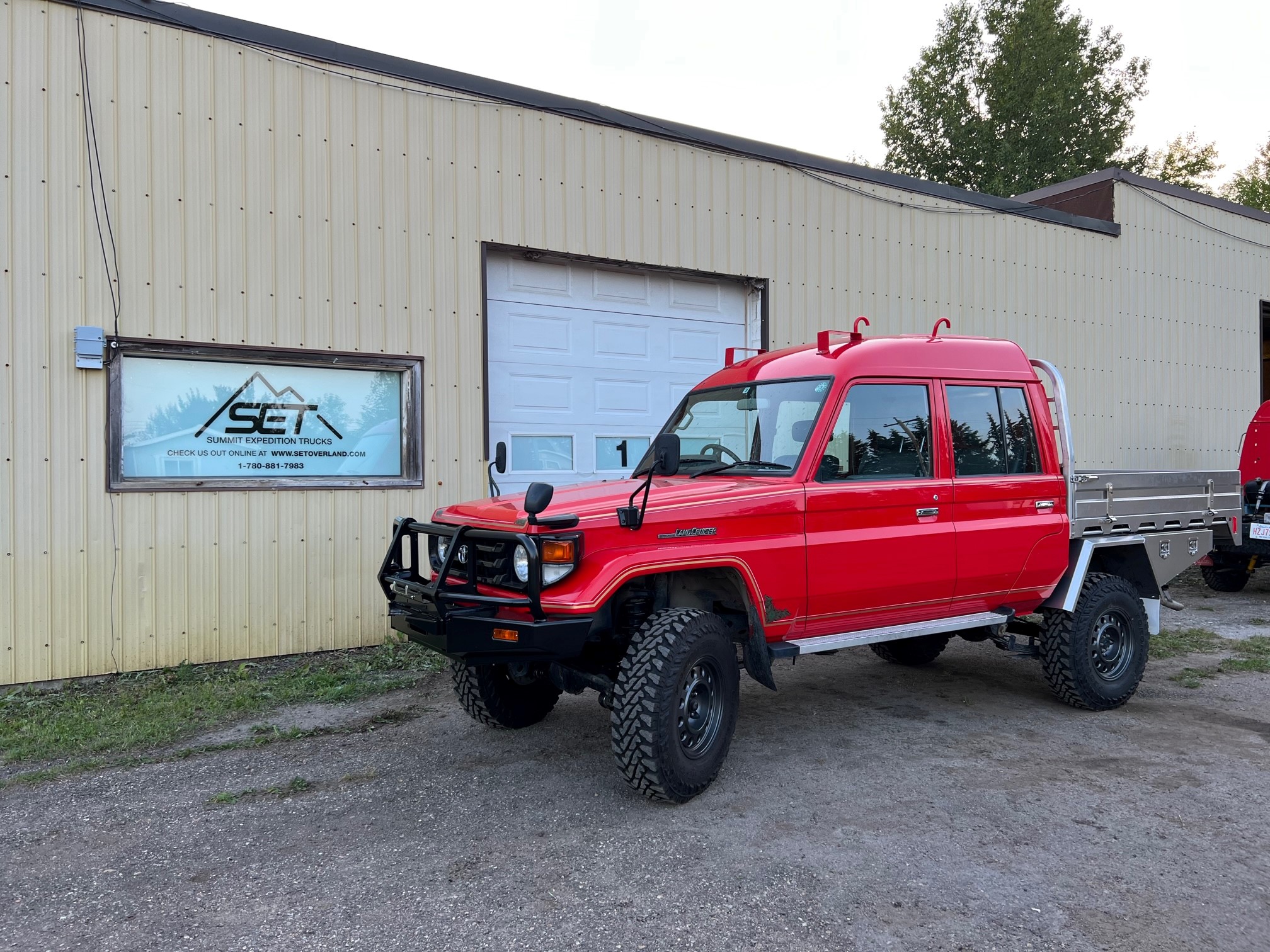 SUMMIT-EXPEDITION-TRUCKS-