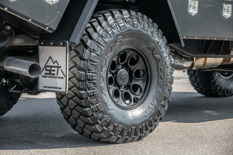 SUMMIT EXPEDITION TRUCKS CAB AND CHASSIS RAM 3500 9FT FLATBED TRAY UTE DECK FWC 7