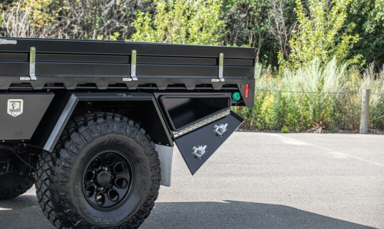 SUMMIT EXPEDITION TRUCKS CAB AND CHASSIS RAM 3500 9FT FLATBED TRAY UTE DECK FWC 7