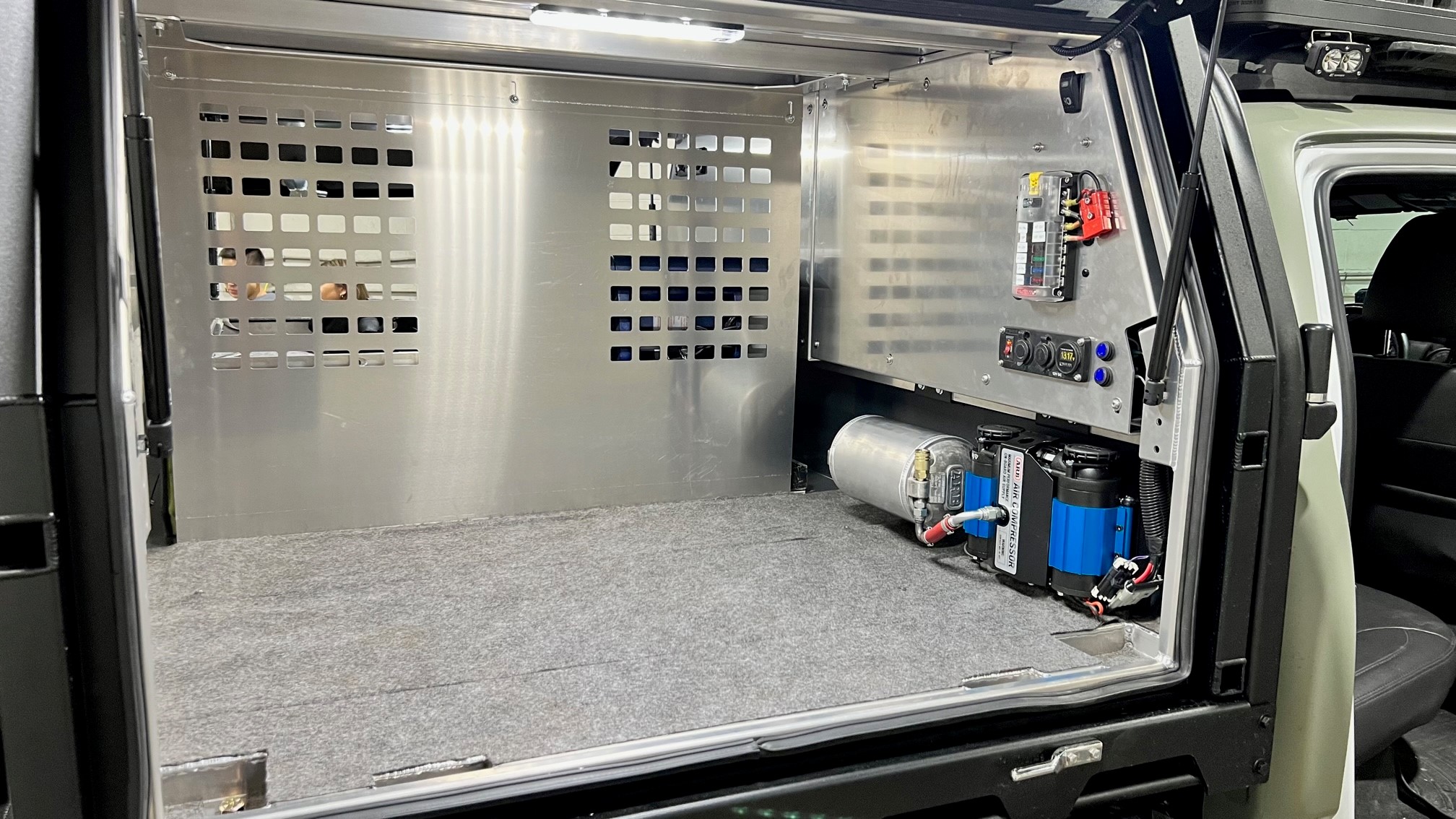 SUMMIT EXPEDITION TRUCKS MID-SIZE CANOPY DIVIDER, NORTH-SOUTH 48L TOYOTA TACOMA